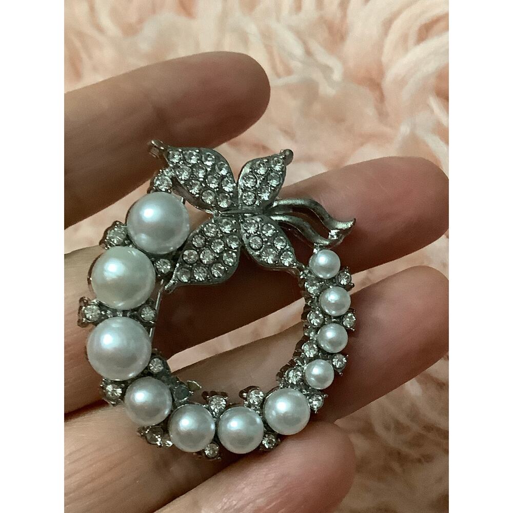 🦋🦋🦋🦋New betseyville by betsey brooch 🦋🦋🦋